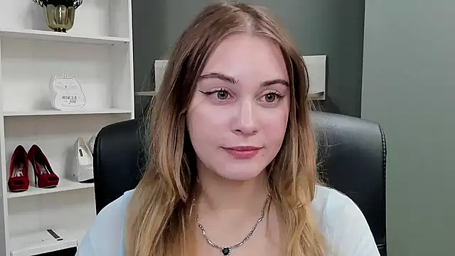 kitty valeria online show from November 9, 2025, 2:26 pm