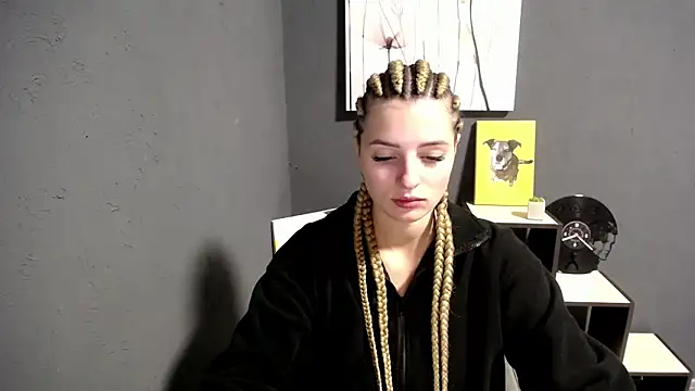 lady olivia  online show from October 16, 2025, 1:56 pm