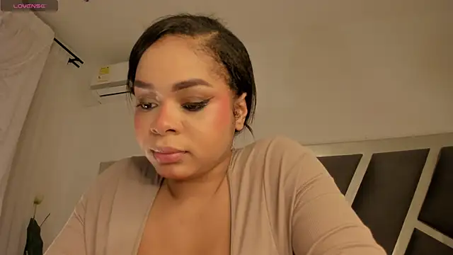 Snapshot of Samanntha_Rose chatting on January 13, 2026, 7:41 pm Samanntha Rose online show from January 13, 2026, 7:41 pm