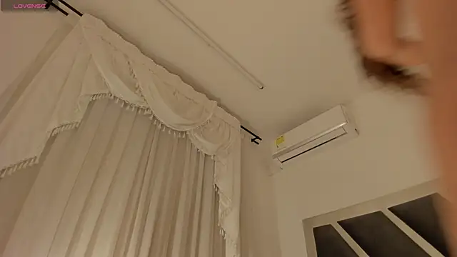 Snapshot of Samanntha_Rose chatting on February 12, 2026, 1:17 pm Samanntha Rose online show from February 12, 2026, 1:17 pm