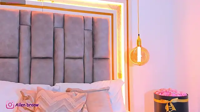 Snapshot of elianabrown chatting on November 7, 2025, 9:37 pm elianabrown online show from November 7, 2025, 9:37 pm