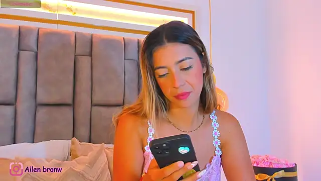 Snapshot of elianabrown chatting on November 19, 2025, 10:32 pm elianabrown online show from November 19, 2025, 10:32 pm