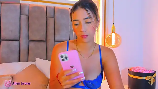 Snapshot of elianabrown chatting on November 28, 2025, 11:29 pm elianabrown online show from November 28, 2025, 11:29 pm