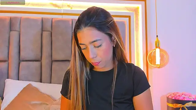 Snapshot of elianabrown chatting on December 15, 2025, 10:58 pm elianabrown online show from December 15, 2025, 10:58 pm