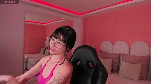 Snapshot of emilly_williams_ chatting on December 9, 2024, 4:58 pm emilly williams online show from December 9, 2024, 4:58 pm