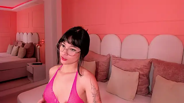 Snapshot of emilly_williams_ chatting on February 4, 2025, 5:12 pm emilly williams online show from February 4, 2025, 5:12 pm