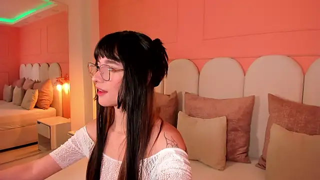 Snapshot of emilly_williams_ chatting on March 17, 2025, 4:54 pm emilly williams online show from March 17, 2025, 4:54 pm