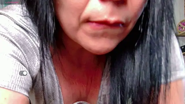 Snapshot of yanella_fire chatting on April 18, 2026, 9:59 pm yanella fire online show from April 18, 2026, 9:59 pm