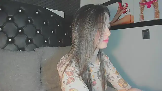 Snapshot of diana_queen_ chatting on April 16, 2026, 9:04 pm diana queen online show from April 16, 2026, 9:04 pm