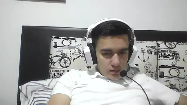 Snapshot of Estebitan_vm chatting on March 4, 2026, 4:07 am Estebitan vm online show from March 4, 2026, 4:07 am