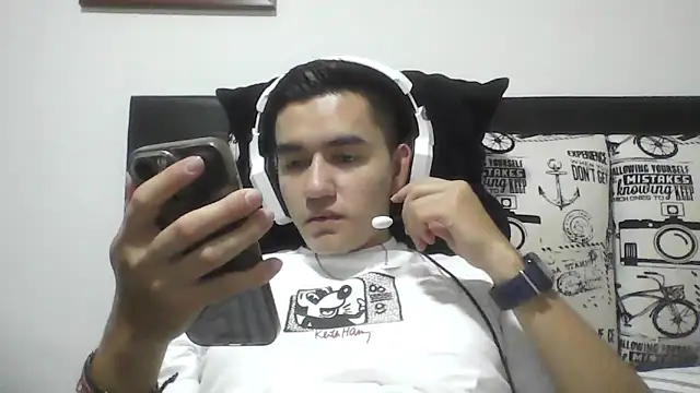 Snapshot of Estebitan_vm chatting on March 8, 2026, 3:32 am Estebitan vm online show from March 8, 2026, 3:32 am