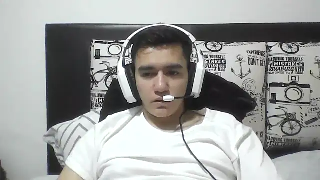 Snapshot of Estebitan_vm chatting on March 11, 2026, 3:56 am Estebitan vm online show from March 11, 2026, 3:56 am