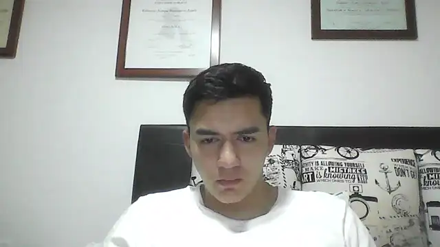 Snapshot of Estebitan_vm chatting on April 7, 2026, 4:24 am Estebitan vm online show from April 7, 2026, 4:24 am