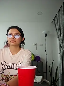 azumiichan online show from December 18, 2025, 2:50 am