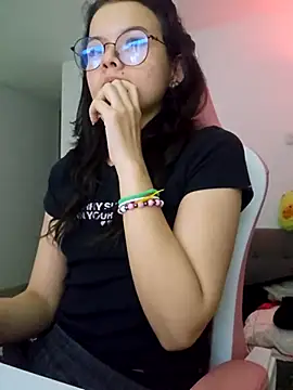Snapshot of azumiichan chatting on April 21, 2026, 1:42 am azumiichan online show from April 21, 2026, 1:42 am