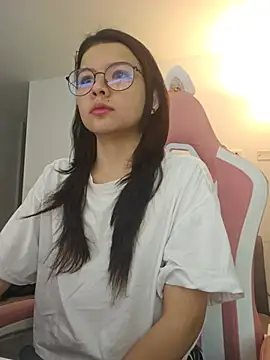 Snapshot of azumiichan chatting on July 9, 2026, 12:04 am azumiichan online show from July 9, 2026, 12:04 am