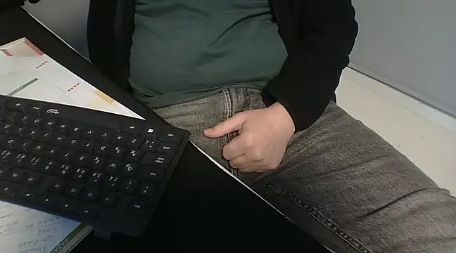 Snapshot of Koraymoray15 chatting on February 28, 2025, 2:42 pm Koraymoray15 online show from February 28, 2025, 2:42 pm