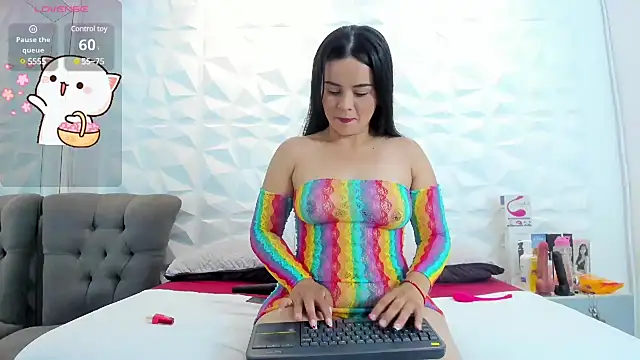 nahomi sex1 online show from February 26, 2025, 12:36 pm