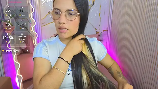 Chiara tay online show from April 30, 2026, 8:57 pm