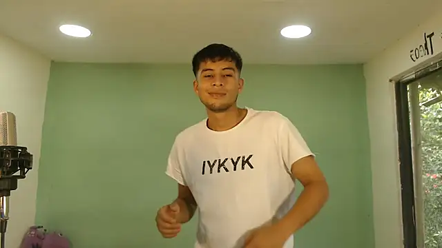 Snapshot of danielitopapuu chatting on December 17, 2025, 4:57 pm danielitopapuu online show from December 17, 2025, 4:57 pm