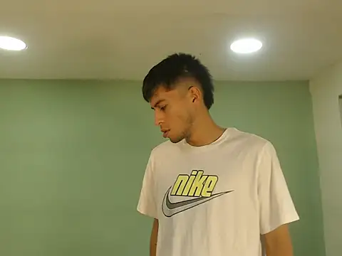 Snapshot of danielitopapuu chatting on December 18, 2025, 4:35 pm danielitopapuu online show from December 18, 2025, 4:35 pm