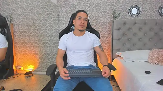 Bryson Collins  online show from February 1, 2025, 11:10 am