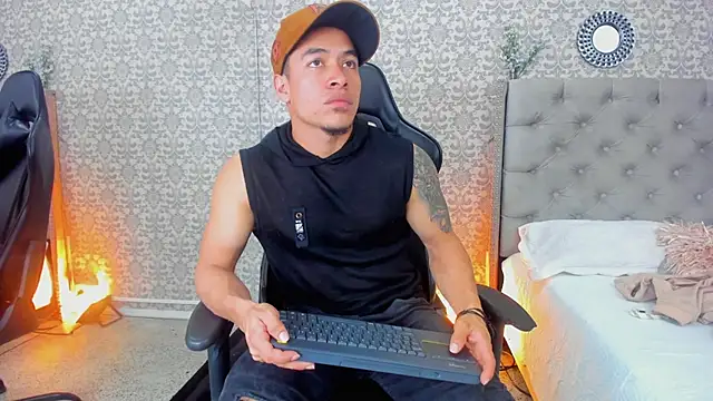 Bryson Collins  online show from February 3, 2025, 11:09 am