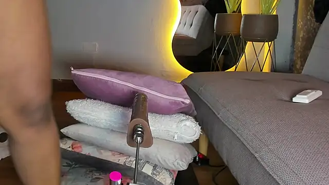 Snapshot of Yiseth_02 chatting on October 29, 2025, 11:34 am Yiseth 02 online show from October 29, 2025, 11:34 am