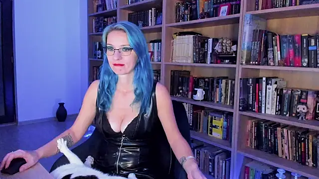 Snapshot of Queen_of_Hearts1 chatting on November 7, 2025, 8:42 pm Queen of Hearts1 online show from November 7, 2025, 8:42 pm