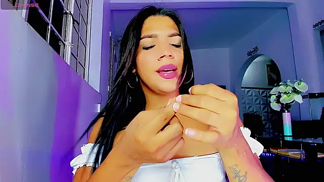 Snapshot of Oficial_angela chatting on December 18, 2024, 10:08 am Oficial angela online show from December 18, 2024, 10:08 am