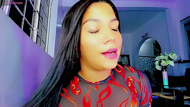 Snapshot of Oficial_angela chatting on December 19, 2024, 5:40 am Oficial angela online show from December 19, 2024, 5:40 am