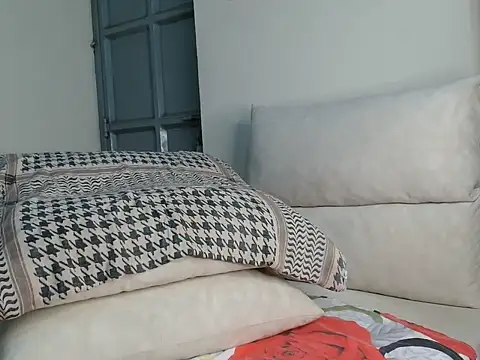 Snapshot of Doublefreaks chatting on October 5, 2025, 12:42 am Doublefreaks online show from October 5, 2025, 12:42 am