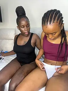 Snapshot of Doublefreaks chatting on October 9, 2025, 10:52 pm Doublefreaks online show from October 9, 2025, 10:52 pm