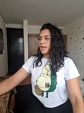 Snapshot of Thaliacooper_ chatting on November 7, 2025, 6:19 pm Thaliacooper online show from November 7, 2025, 6:19 pm