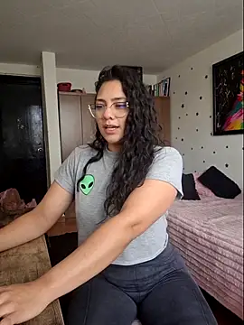 Thaliacooper  online show from May 26, 2026, 4:58 pm