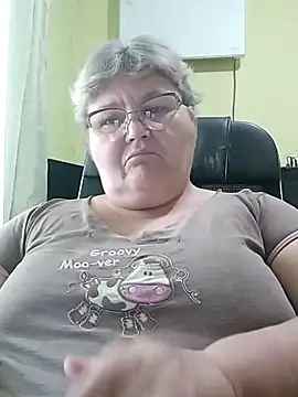Snapshot of AlenushkaGold chatting on September 18, 2025, 11:01 am AlenushkaGold online show from September 18, 2025, 11:01 am