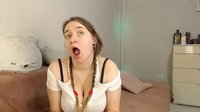 Snapshot of lovely_hayley chatting on December 6, 2024, 11:57 pm lovely hayley online show from December 6, 2024, 11:57 pm