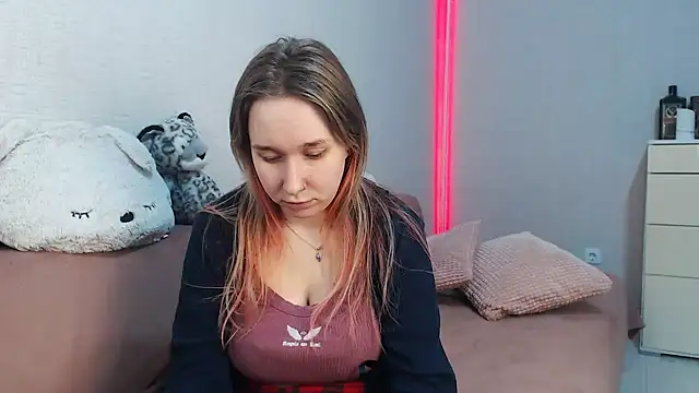 lovely hayley online show from February 13, 2026, 9:33 pm