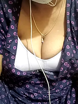 Snapshot of Aishu-tamil09 chatting on March 1, 2025, 5:27 pm Aishu-tamil09 online show from March 1, 2025, 5:27 pm