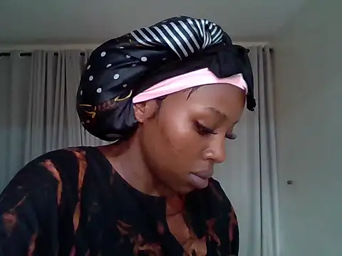 Snapshot of Queen_loveer chatting on May 27, 2026, 10:23 am Queen loveer online show from May 27, 2026, 10:23 am