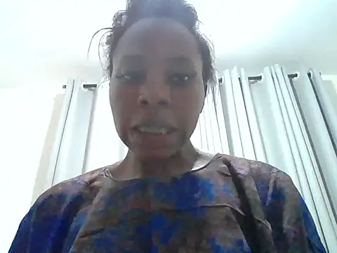 Snapshot of Queen_loveer chatting on June 2, 2026, 5:37 pm Queen loveer online show from June 2, 2026, 5:37 pm