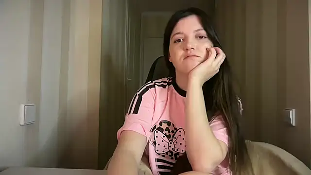 Snapshot of Lina_Most chatting on December 17, 2025, 9:43 pm Lina Most online show from December 17, 2025, 9:43 pm