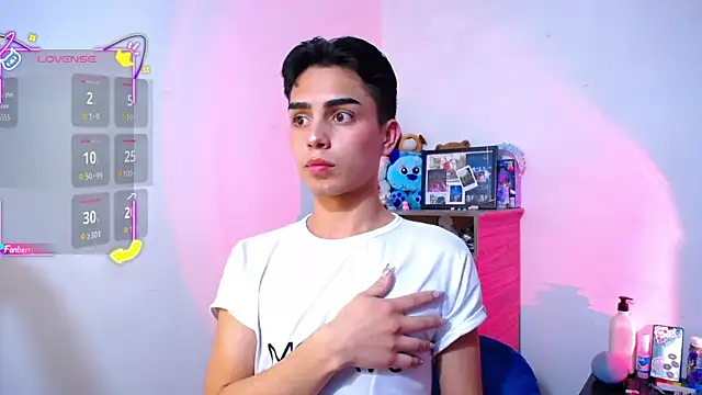 Snapshot of OwenBluee chatting on November 19, 2025, 6:08 pm OwenBluee online show from November 19, 2025, 6:08 pm