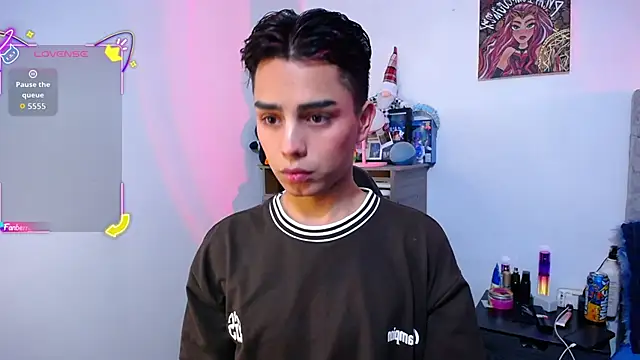 Snapshot of OwenBluee chatting on January 14, 2026, 2:23 pm OwenBluee online show from January 14, 2026, 2:23 pm