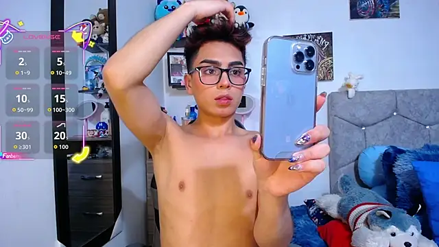 Snapshot of OwenBluee chatting on February 20, 2026, 6:37 am OwenBluee online show from February 20, 2026, 6:37 am