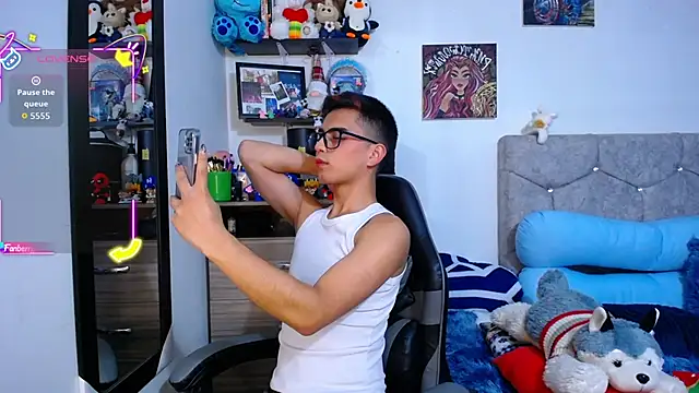 Snapshot of OwenBluee chatting on February 27, 2026, 6:35 am OwenBluee online show from February 27, 2026, 6:35 am