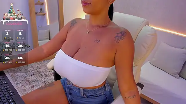 anahi ryan  online show from December 22, 2024, 2:06 pm