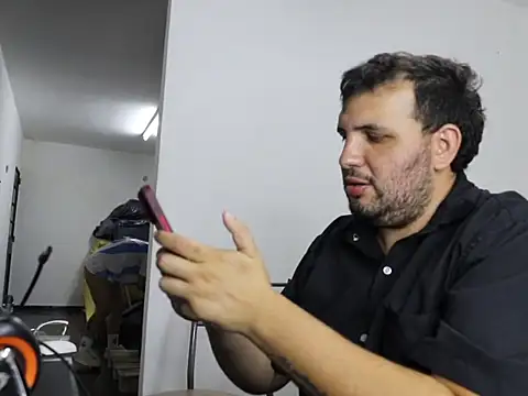 Snapshot of zekefotoslive chatting on February 25, 2026, 1:15 am zekefotoslive online show from February 25, 2026, 1:15 am