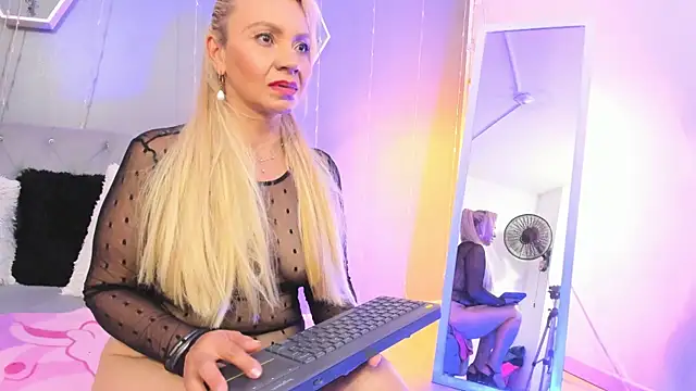 Snapshot of AnastasiaTaylor_ chatting on February 28, 2025, 9:58 am AnastasiaTaylor online show from February 28, 2025, 9:58 am