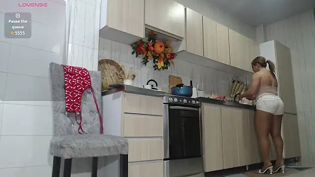 Snapshot of Jadeee_ chatting on September 10, 2025, 10:43 pm Jadeee online show from September 10, 2025, 10:43 pm